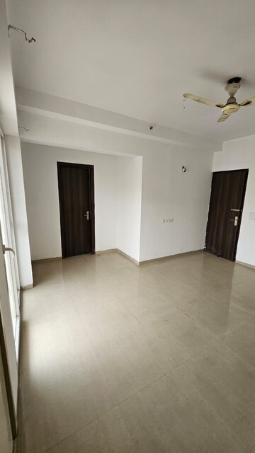 Room in 3.5 BHK Apartment at Nirala World Estate I, Tech Zone 4 Greater Noida – for Sale