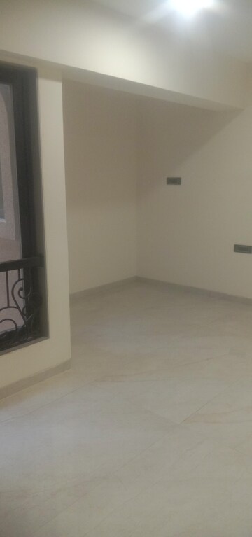 Room in 2 BHK Apartment at Heritage Elegance, Matunga – for Sale