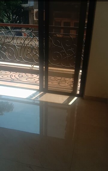 Furnished Amenities in 3 BHK Apartment at Heritage Elegance, Matunga – for Sale