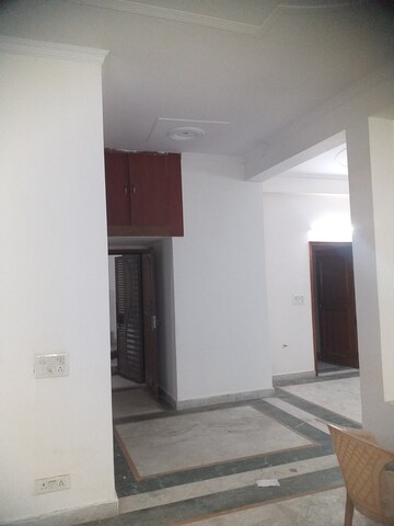 रेसिडेंशियल बिल्डर फ्लोर वर्ग फुट फॉर रेंट इन सेक्टर 105 नोएडा  7657523