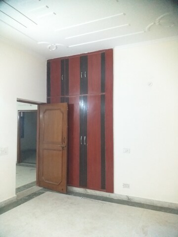 रेसिडेंशियल बिल्डर फ्लोर वर्ग फुट फॉर रेंट इन सेक्टर 105 नोएडा  7657523