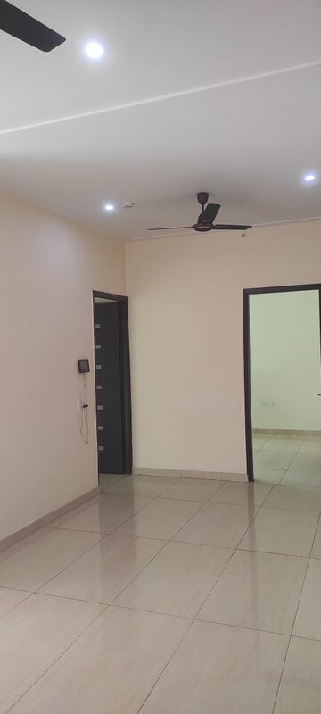 Room in 3.5 BHK Apartment at Gaur Saundaryam, Tech Zone 4 Greater Noida – for Sale