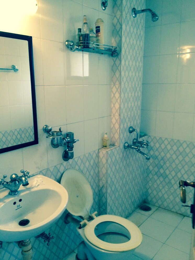 Bathroom, hiranandani-estate 3 Bedroom 1250 Sq.Ft. Apartment In Ghodbunder Road Thane 7659006