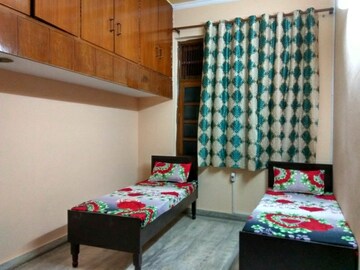 Room in  Pg at Sector 16 – for Rent