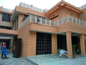  Pg – Entrance View at Sector 16 - for Rent