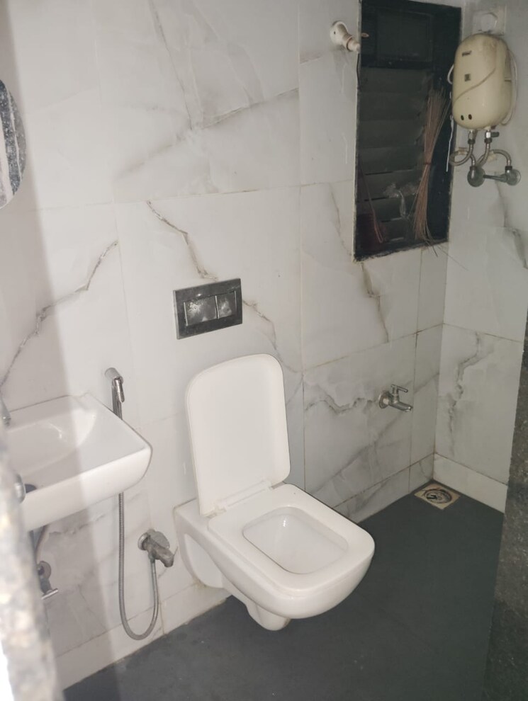 Bathroom, rna-shri-silver-spring-mira-road 2 Bedroom 525 Sq.Ft. Apartment In Mira Road Thane 7659192