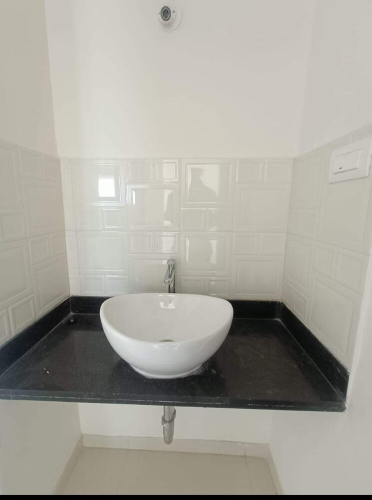Bathroom, mantra-montana-phase-1 3 Bedroom 1114 Sq.Ft. Apartment In Dhanori Pune 7659570