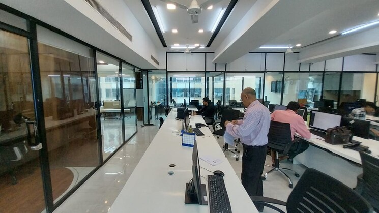 Team Area, vip-plaza Commercial Office Space in IT/SEZ 3000 Sq.Ft. In Jogeshwari West Mumbai 7659653