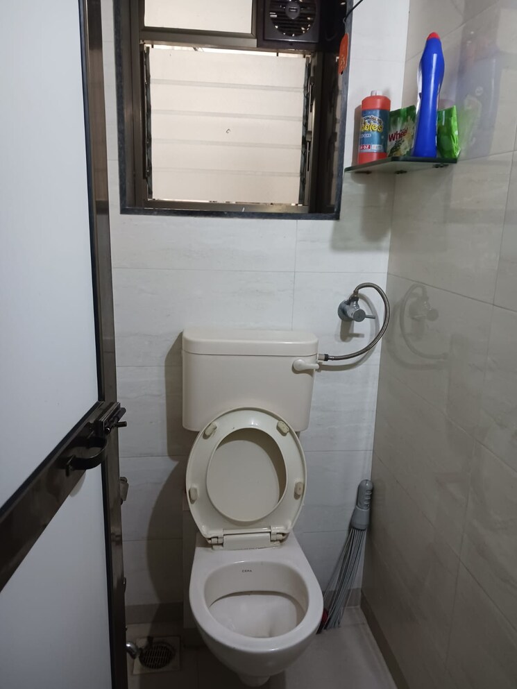 Bathroom, karnatak-chs 2 Bedroom 600 Sq.Ft. Apartment In Mahim Mumbai 7660013