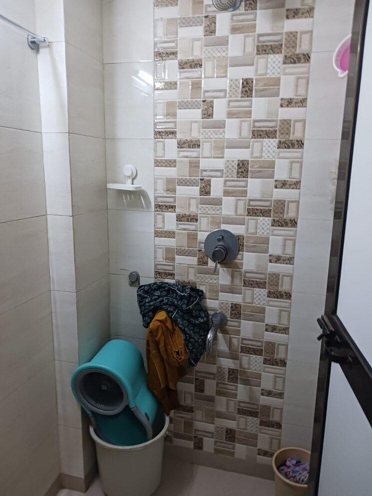 Bathroom, karnatak-chs 2 Bedroom 600 Sq.Ft. Apartment In Mahim Mumbai 7660013