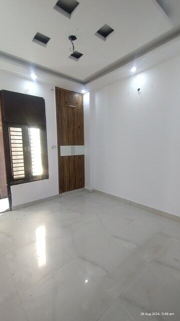 Furnished Amenities in 3 BHK Builder Floor at Uttam Nagar – for Sale