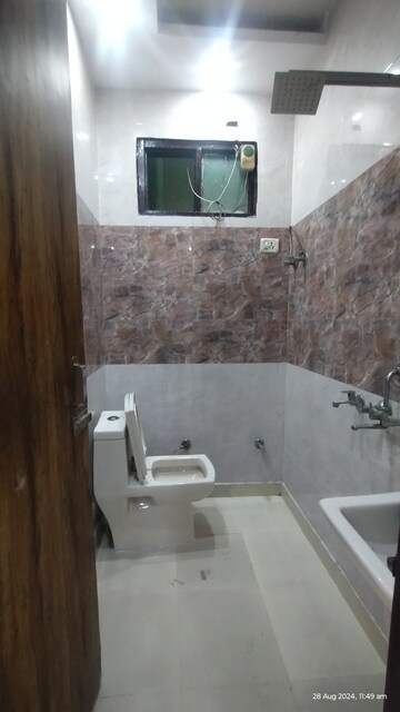 Furnished Amenities in 3 BHK Builder Floor at Uttam Nagar – for Sale