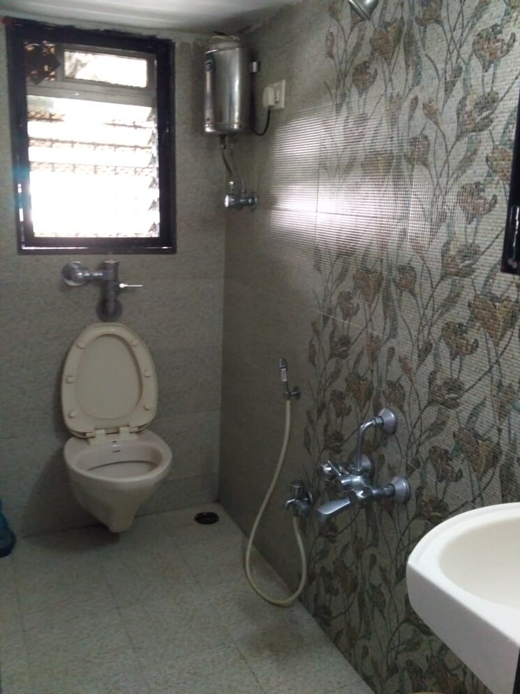 Bathroom, shirin-apartment 2 Bedroom 570 Sq.Ft. Apartment In Andheri East Mumbai 7660776