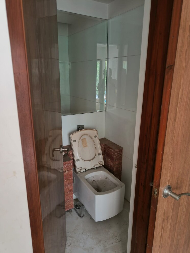 Bathroom, jrle-the-amazing 3 Bedroom 1100 Sq.Ft. Apartment In Khar West Mumbai 7661120