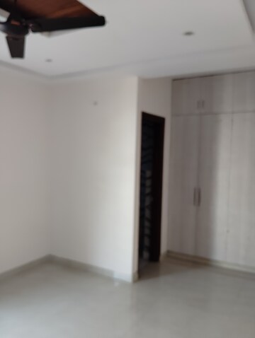 Room in 4 BHK Builder Floor at Sector 37 – for Sale
