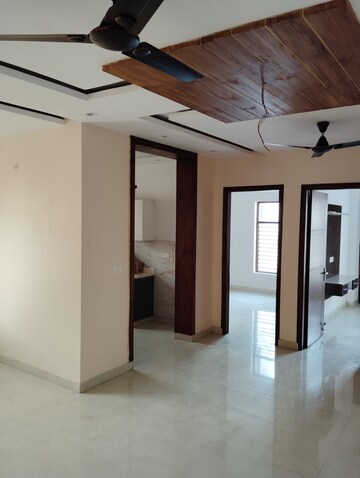 Room in 4 BHK Builder Floor at Sector 37 – for Sale