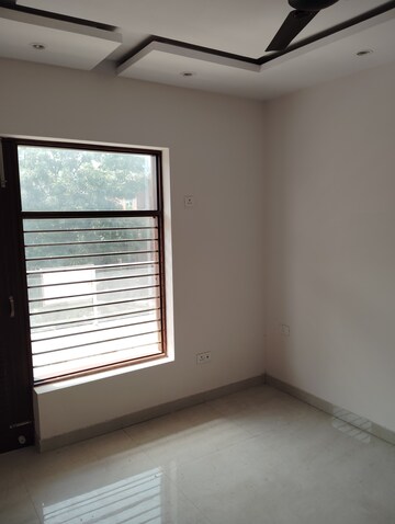 Room in 4 BHK Builder Floor at Sector 37 – for Sale