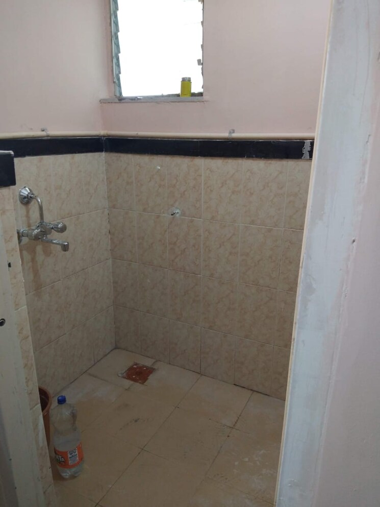 Bathroom, century-mill-mhada-building 1 Bedroom 225 Sq.Ft. Apartment In Lower Parel Mumbai 7661465