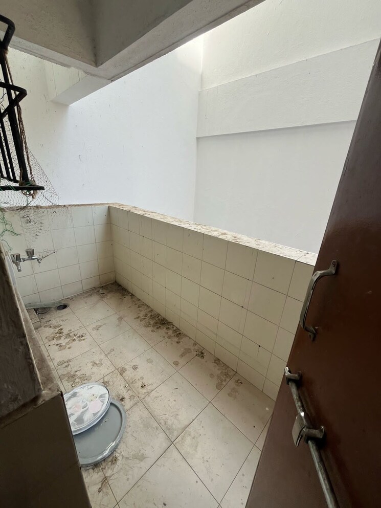 Bathroom, amit-ved-vihar 3 Bedroom 1630 Sq.Ft. Apartment In Kothrud Pune 7661508