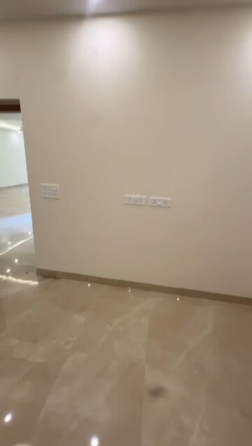 Room in 3 BHK Builder Floor at Vasant Kunj – for Sale