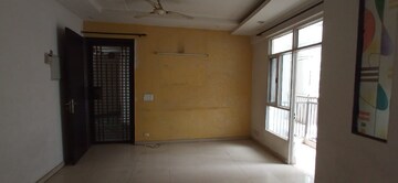Room in 3 BHK Apartment at Amrapali Silicon City, Sector 76 – for Sale