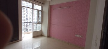 Room in 3 BHK Apartment at Amrapali Silicon City, Sector 76 – for Sale