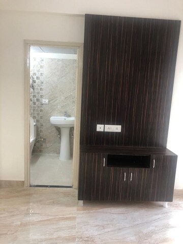 Room in 2 BHK Apartment at Amrapali Silicon City, Sector 76 – for Sale
