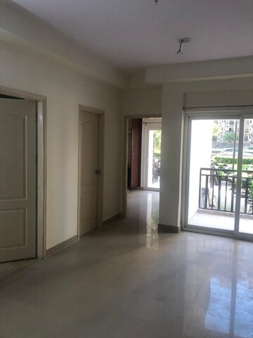 Room in 2 BHK Apartment at Amrapali Silicon City, Sector 76 – for Sale