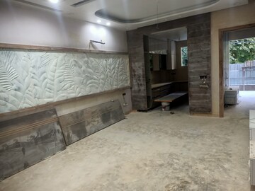 Parking in 3 BHK Builder Floor at Janakpuri – for Sale