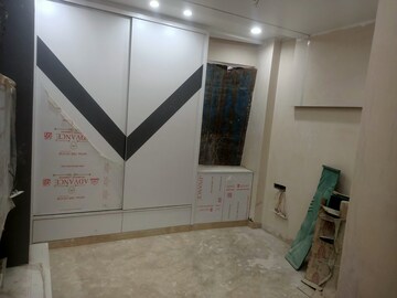 Furnished Amenities in 3 BHK Builder Floor at Janakpuri – for Sale