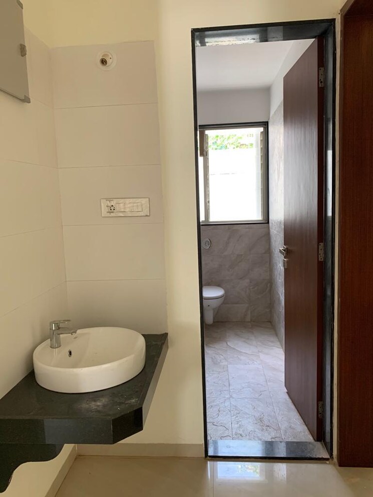 Bathroom, sr-blossomm 2 Bedroom 1050 Sq.Ft. Apartment In Kondhwa Pune 7661811