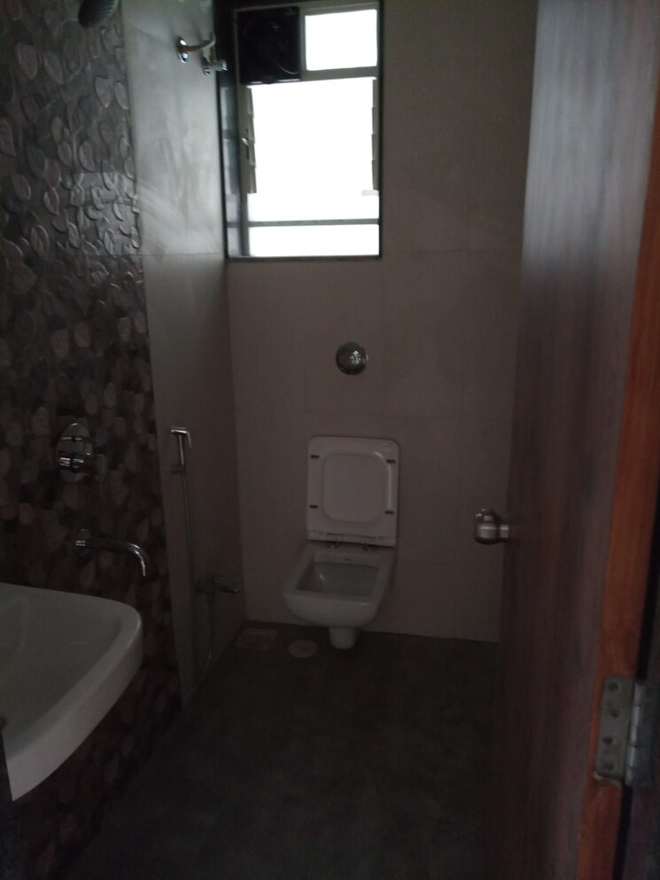 Bathroom, kumar-mahatma-society 3 Bedroom 1950 Sq.Ft. Apartment In Kothrud Pune 7661845