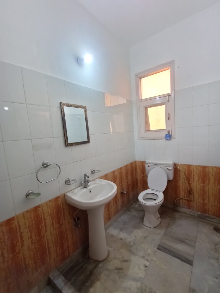 Bathroom, sector 12 panchkula 2 Bedroom 1800 Sq.Ft. Independent House In Sector 12 Panchkula Panchkula 7662084