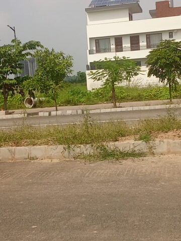  Plot For Sale in DLF Hyde Park, South Mullanpur
