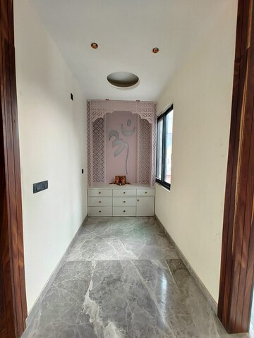 Building Lobby in 4 BHK Builder Floor at Sector 49 – for Sale