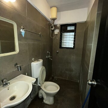 रेसिडेंशियल फ्लैट वर्ग फुट फॉर रेंट इन प्रथा पुष्प सोसायटी थाने  7662426