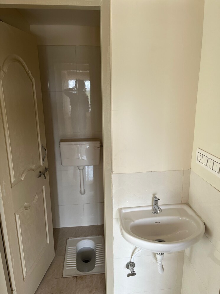 Bathroom, eagle-the-mpire 1 Bedroom 650 Sq.Ft. Apartment In Phursungi Pune 7662599