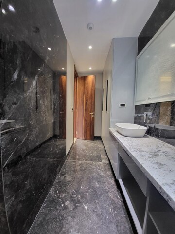 Building Lobby in 3 BHK Builder Floor at Sushant Lok 2, Sector 57 – for Sale