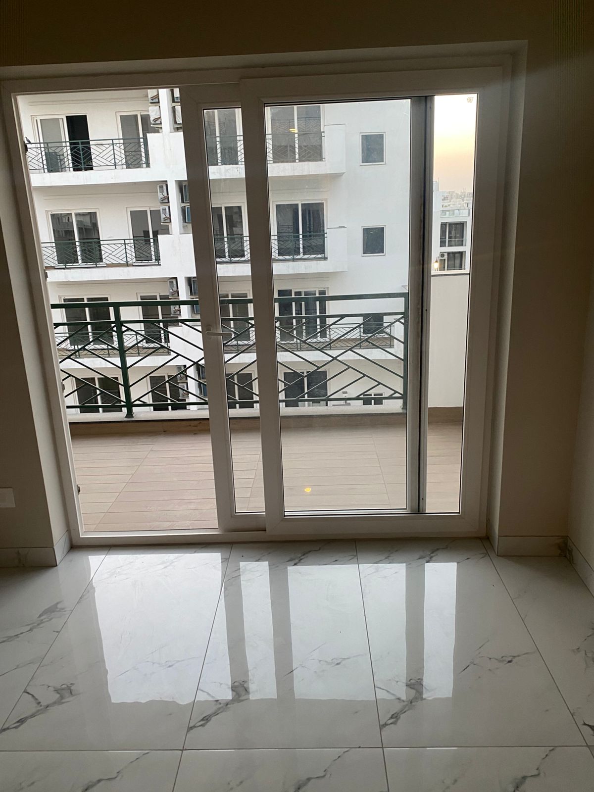 Rental 2.5 Bedroom 1210 Sq.Ft. Apartment in Central Park 3 Flower