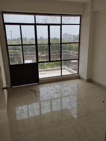 Room in 2 BHK Apartment at Pyramid Elite, Sector 86 – for Sale