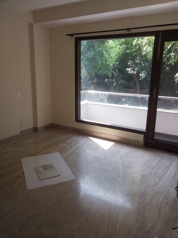 Room in 2 BHK Builder Floor at Smart World Orchard, Sector 61 – for Sale