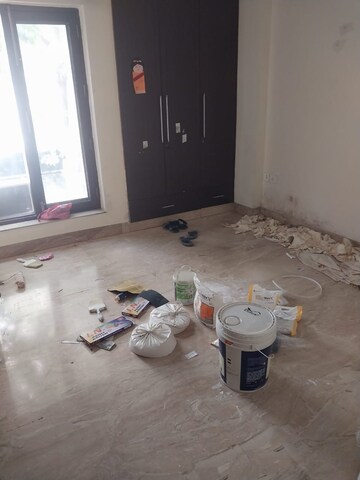 Bathroom in 3 BHK Builder Floor at Smart World Orchard, Sector 61 – for Sale