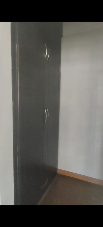 Furnished Amenities in 3.5 BHK Apartment at Amrapali Silicon City, Sector 76 – for Sale