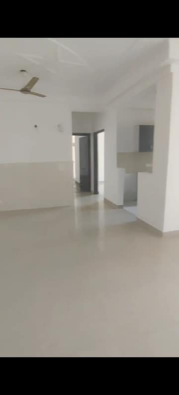 Room in 3.5 BHK Apartment at Amrapali Silicon City, Sector 76 – for Sale