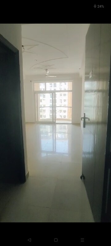Room in 3.5 BHK Apartment at Amrapali Silicon City, Sector 76 – for Sale