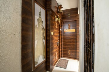 Furnished Amenities in 2 BHK Apartment at Hiranandani Meadows, Manpada – for Sale