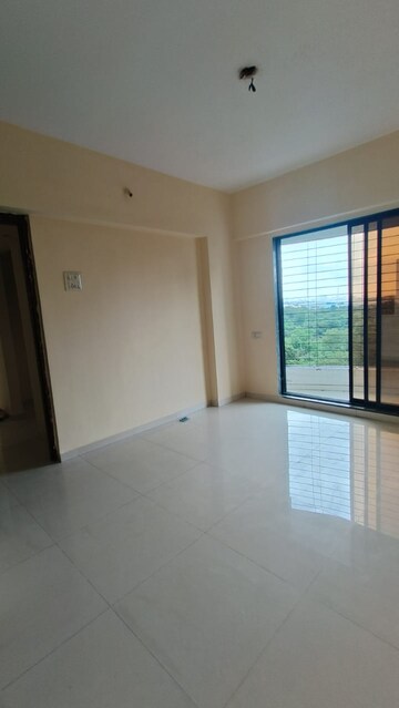 Room in 2 BHK Apartment at Lodha Luxuria, Majiwada – for Sale