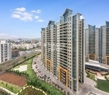2.5 BHK Apartment For Sale in Amanora Aspire Towerss, Hadapsar