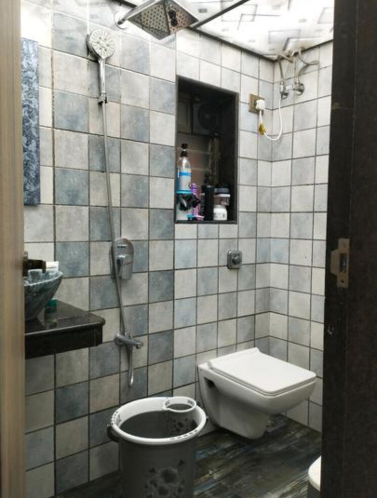 Bathroom, pioneer-heritage 2 Bedroom 915 Sq.Ft. Apartment In Santacruz West Mumbai 7664040