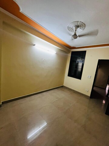 Room in 2 BHK Builder Floor at Paryavaran Complex – for Sale